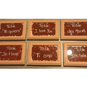 Cadre nom de table sur fond terracotta