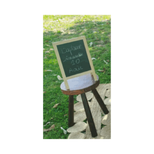 Tabouret en bois foncé