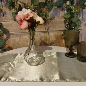 Chemin de table vert sauge satin