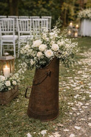 Seau à charbon décoratif détourné en contenant floral pour mariage à Rouen