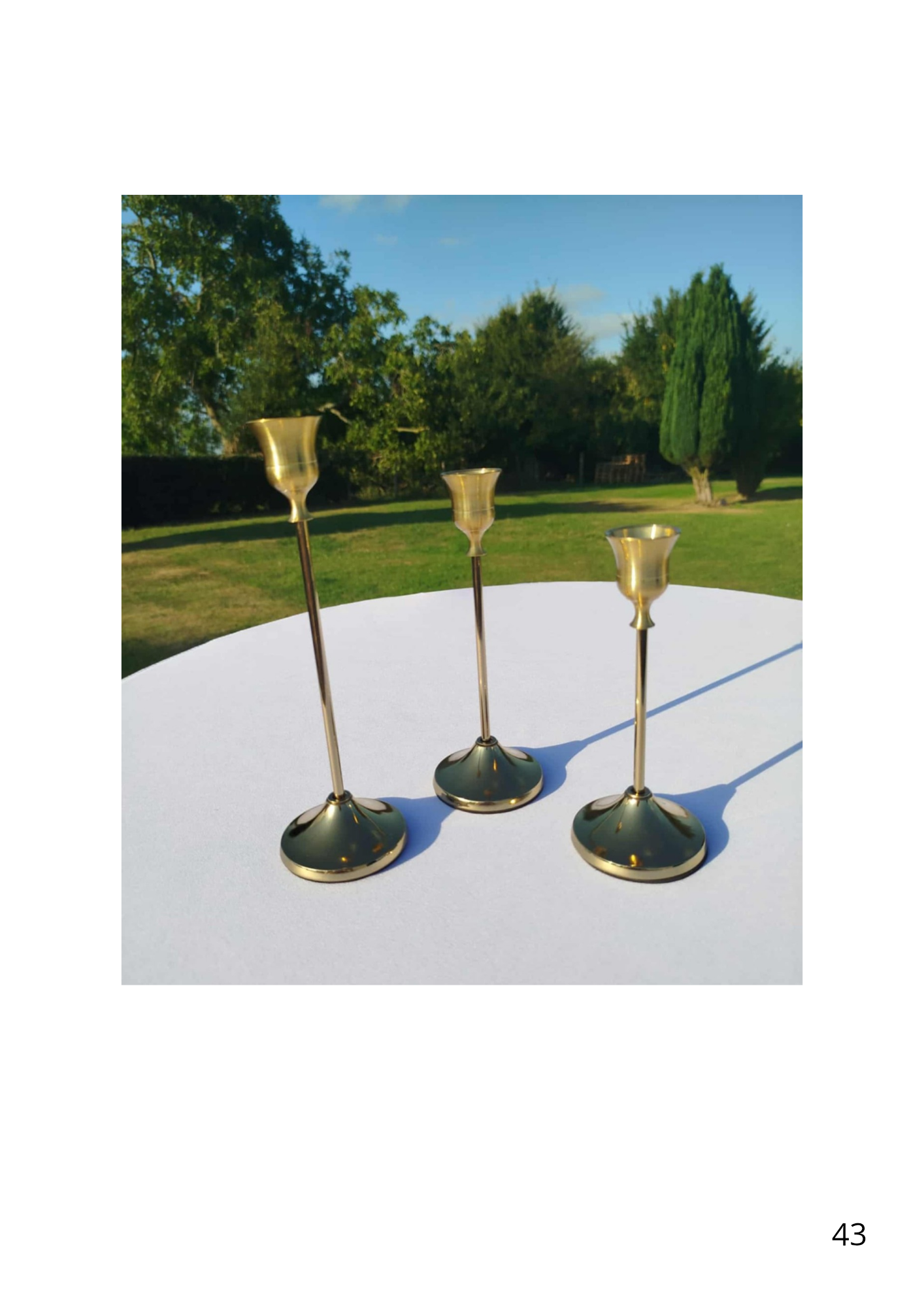 bougeoirs dorés élégants