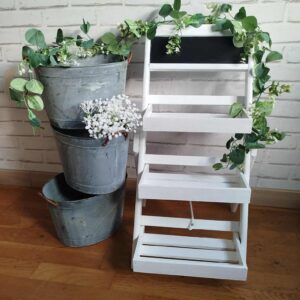 présentoir en bois blanc