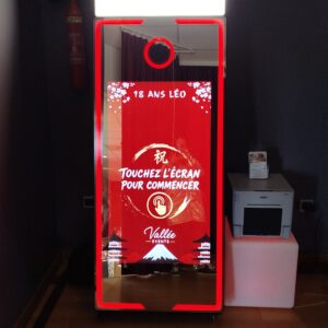 Photobooth miroir lumineux Vallée Events normandie Rouen avec écran tactile personnalisé